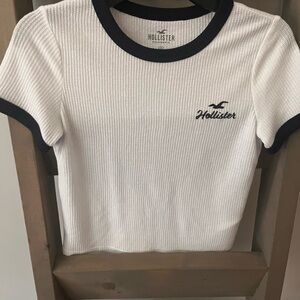 Hollister Women's White and Navy Ribbed Top